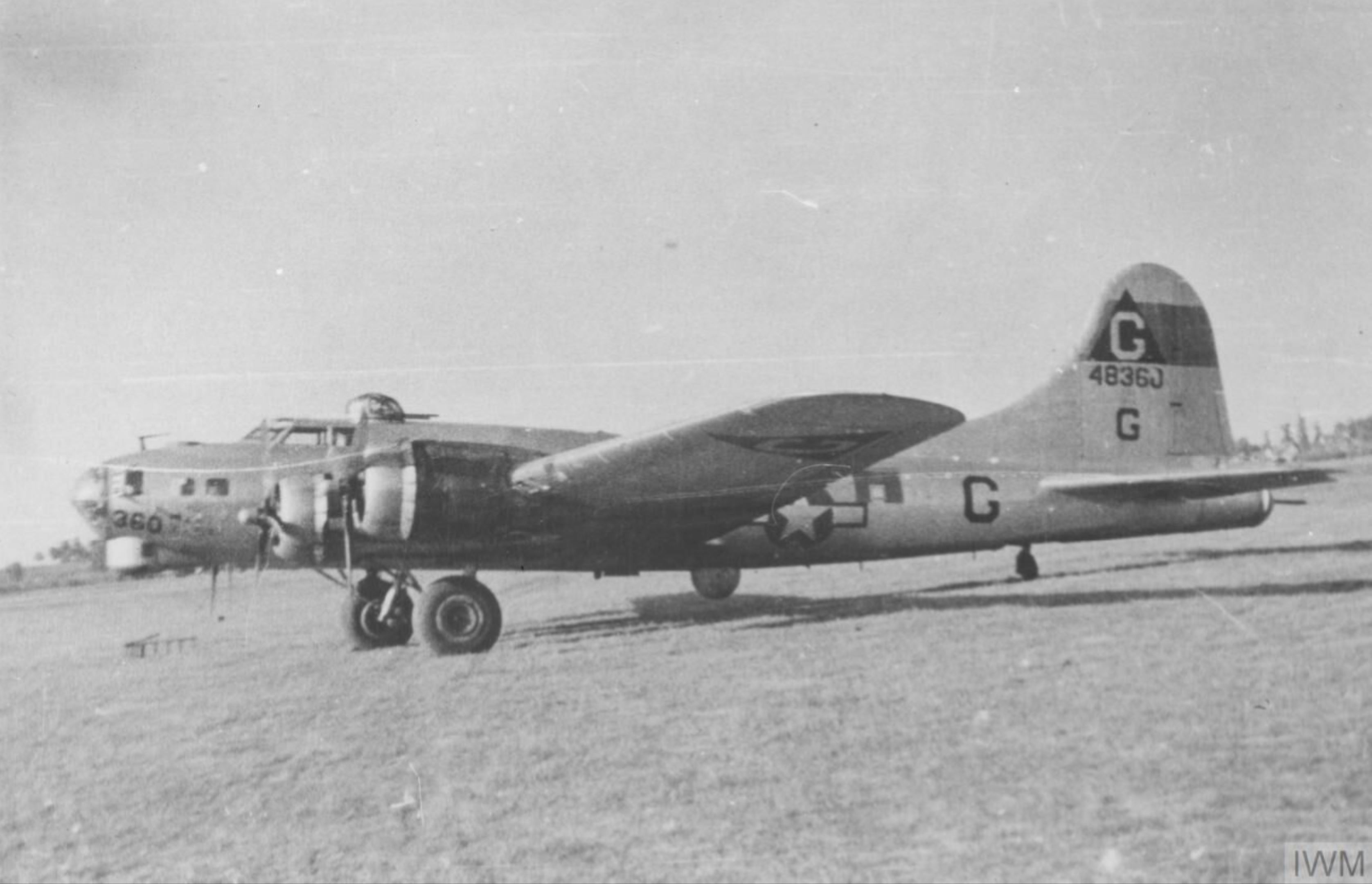 Asisbiz 44 8360 B-17G Fortress 8AF 305BG422BS JJG Was A PFF And VHF ...