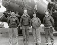 Asisbiz 42 30434 B 17F Fortress 8AF 390BG570BS DIA Betty Boop Pistol Packin’ Mama with crew at Framlingham 21st Jan 1944 NA2138