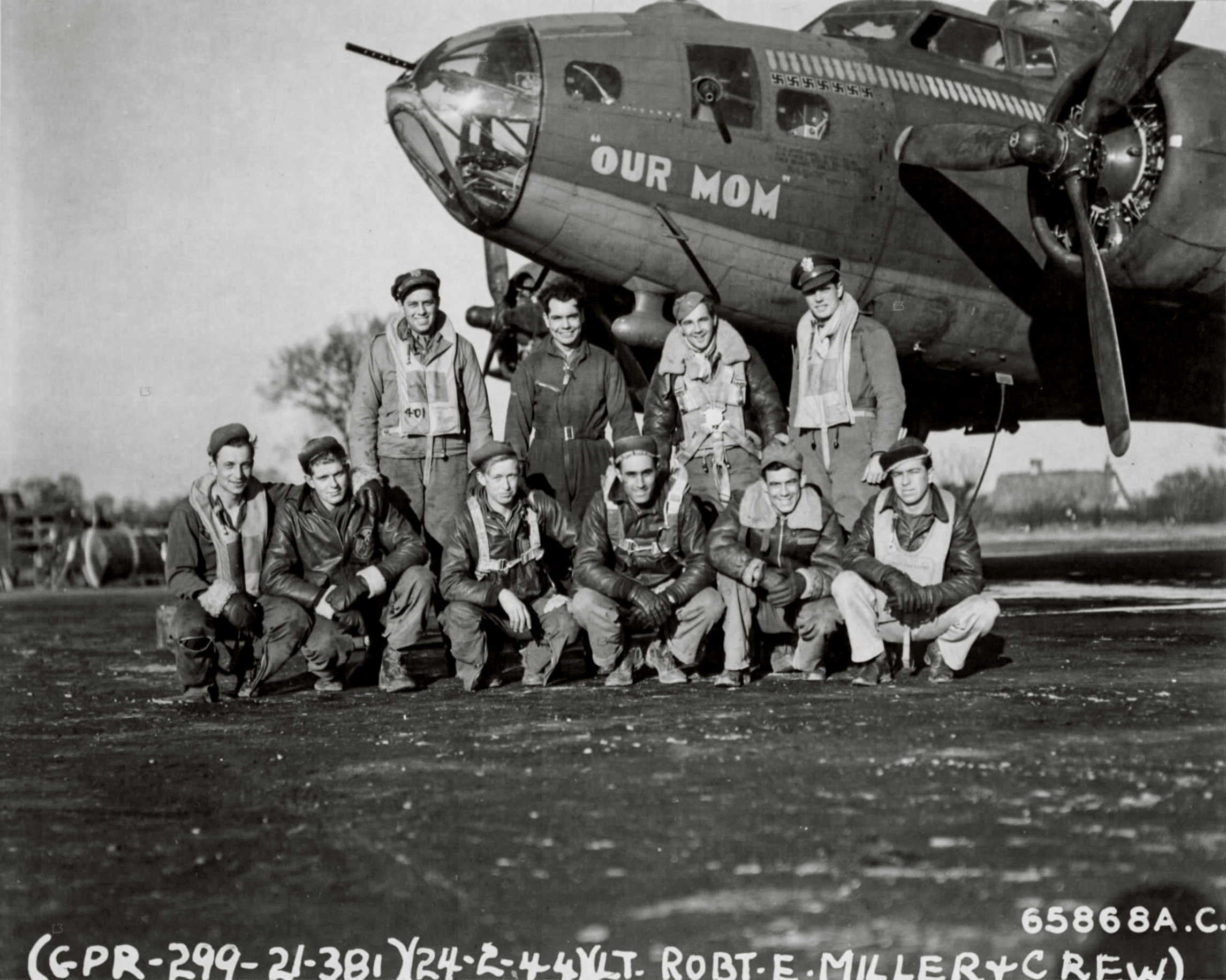 Asisbiz 42 29832 B-17F Fortress 8AF 381BG534BS GDH Our Mom with crew ...