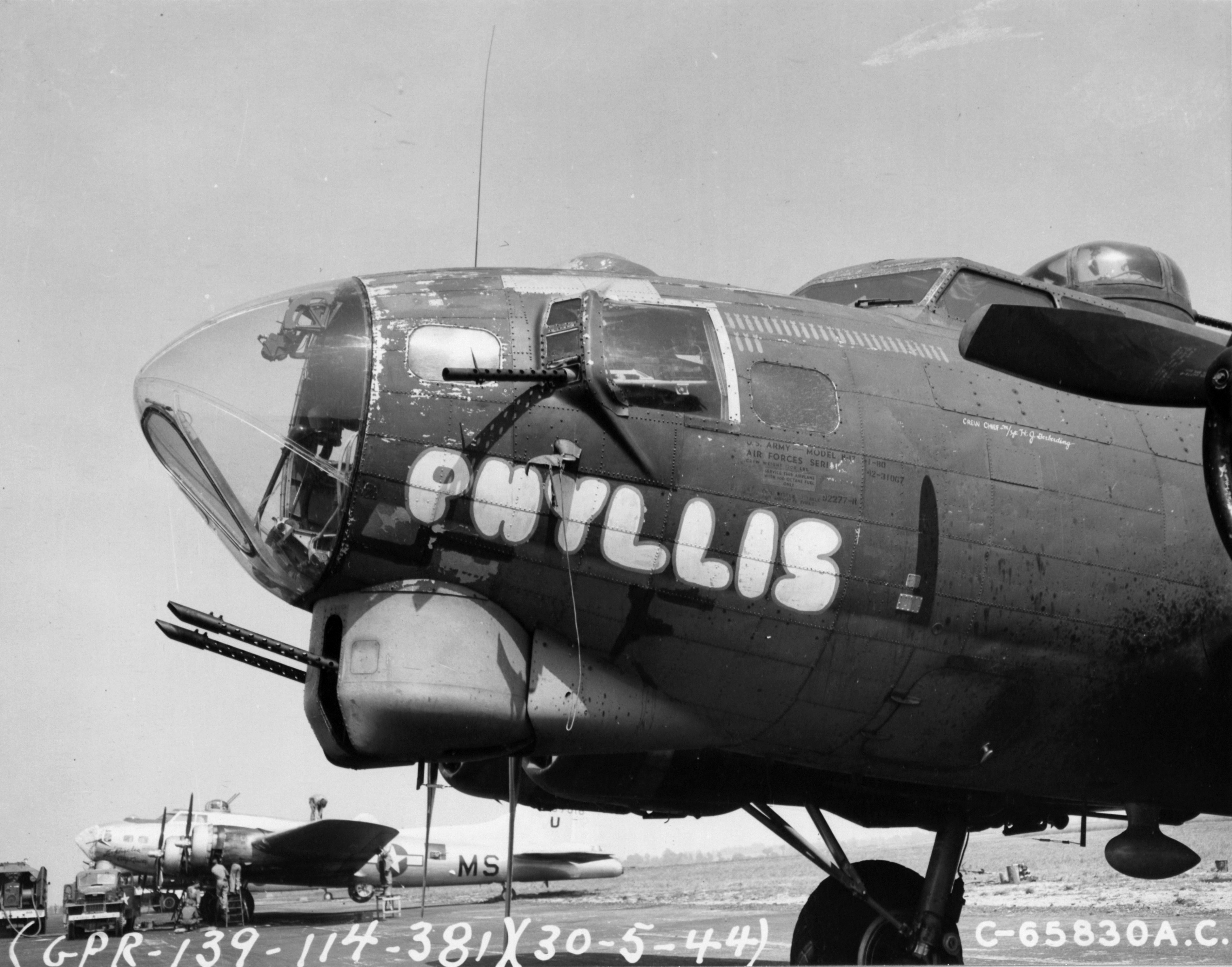 Asisbiz 42 31067 B-17G Fortress 8AF 381BG535BS MST Phyllis aka Black ...