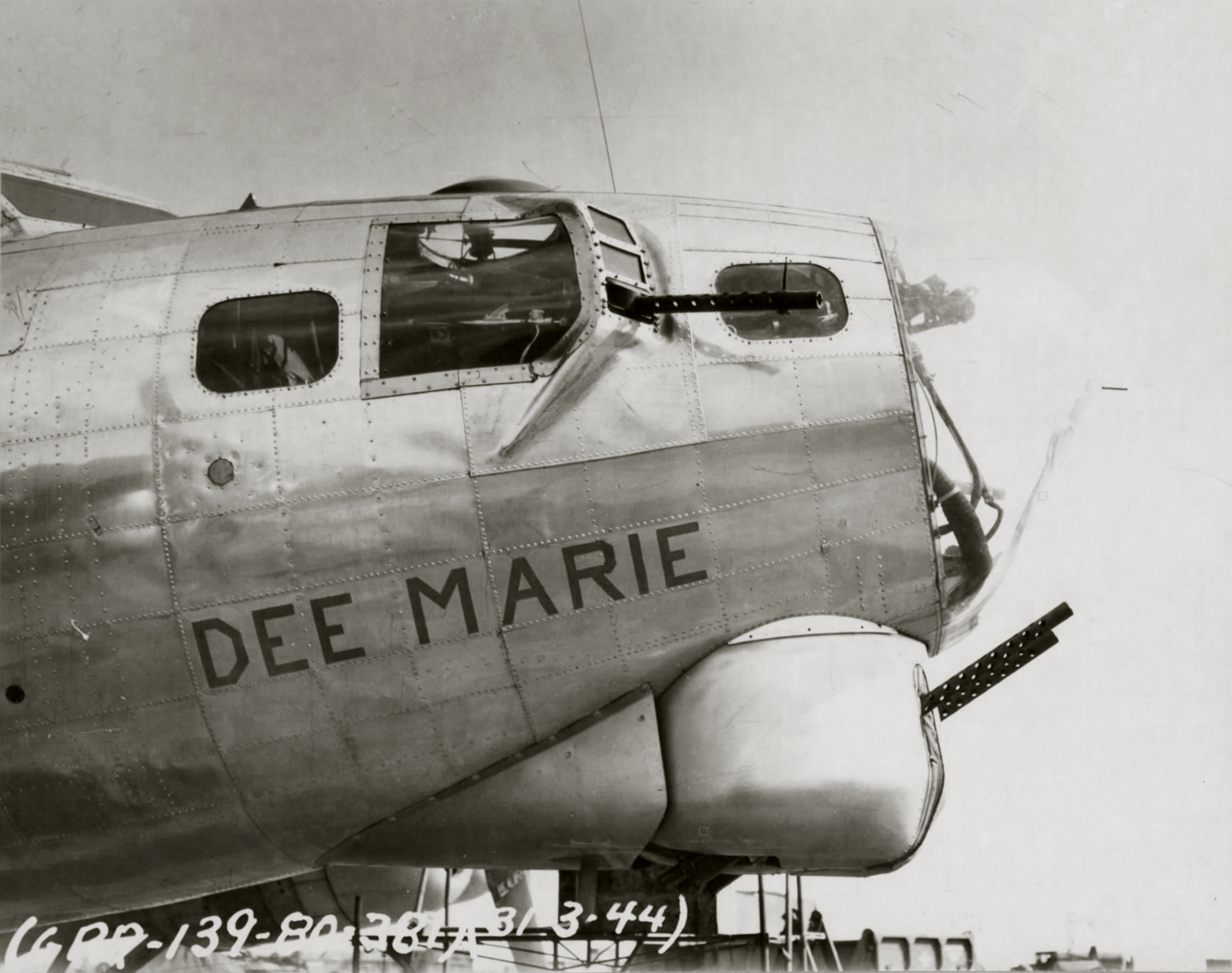 Asisbiz 42 97076 B-17G Fortress 8AF 381BG534BS GDK Dee Marie Nose Art ...