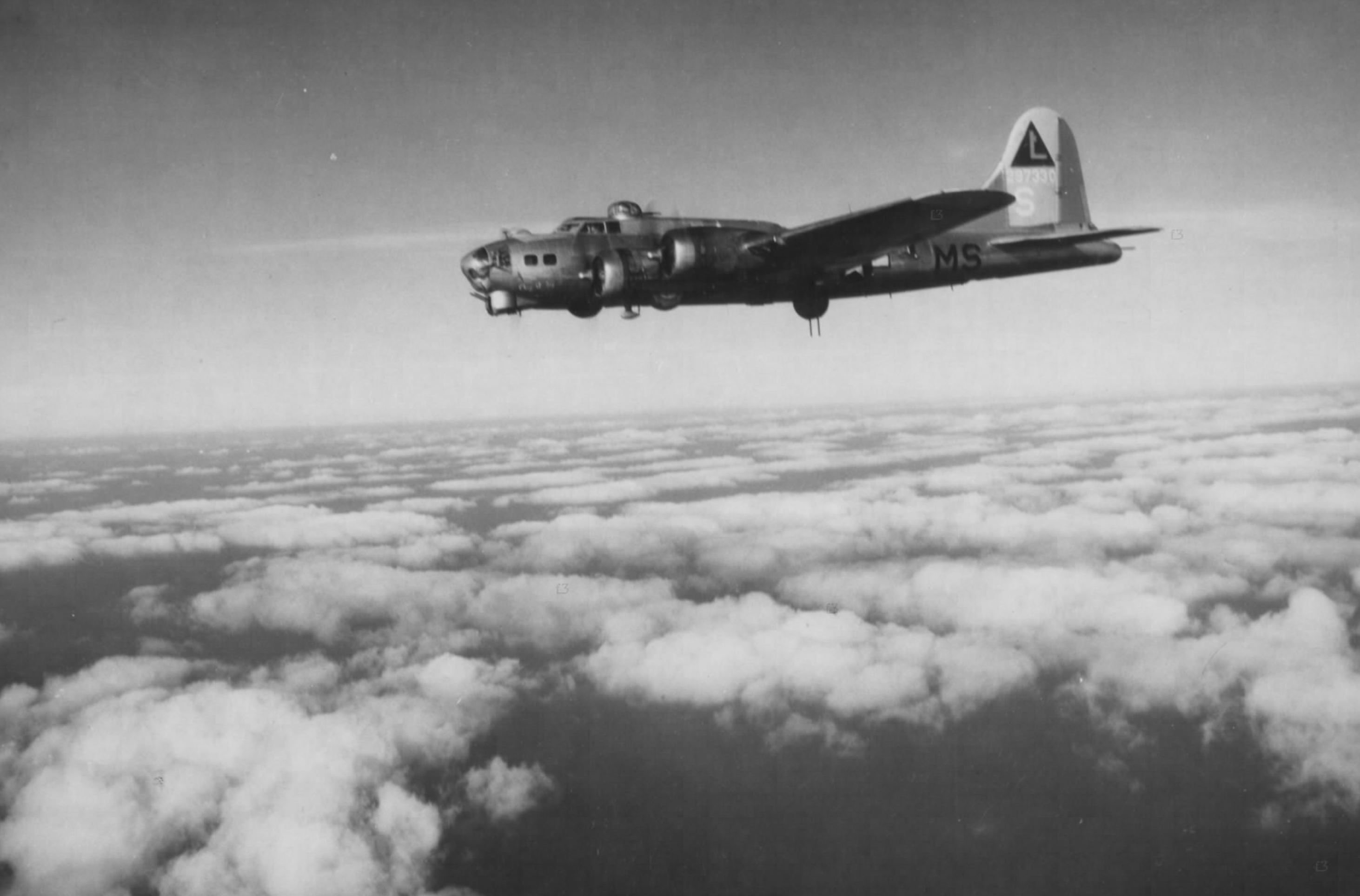 Asisbiz 42 97330 B-17G Fortress 8AF 381BG535BS MSS Chug A Lub During A ...