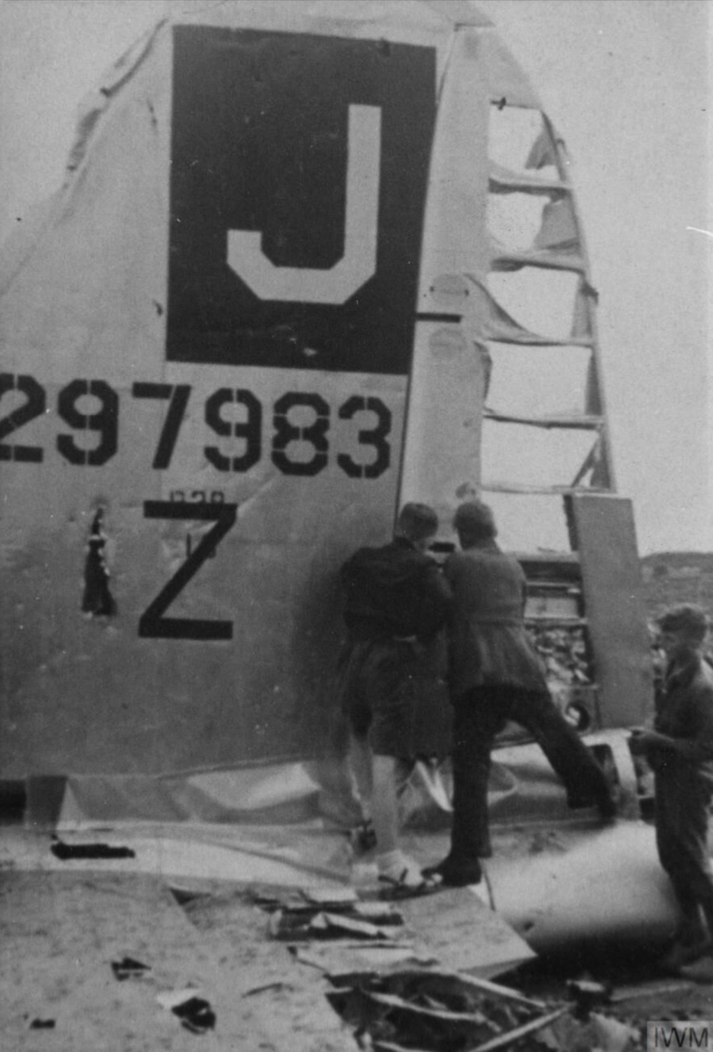 Asisbiz 42 97983 B-17G Fortress 8AF 390BG571BS FCZ Crash Landed Near ...