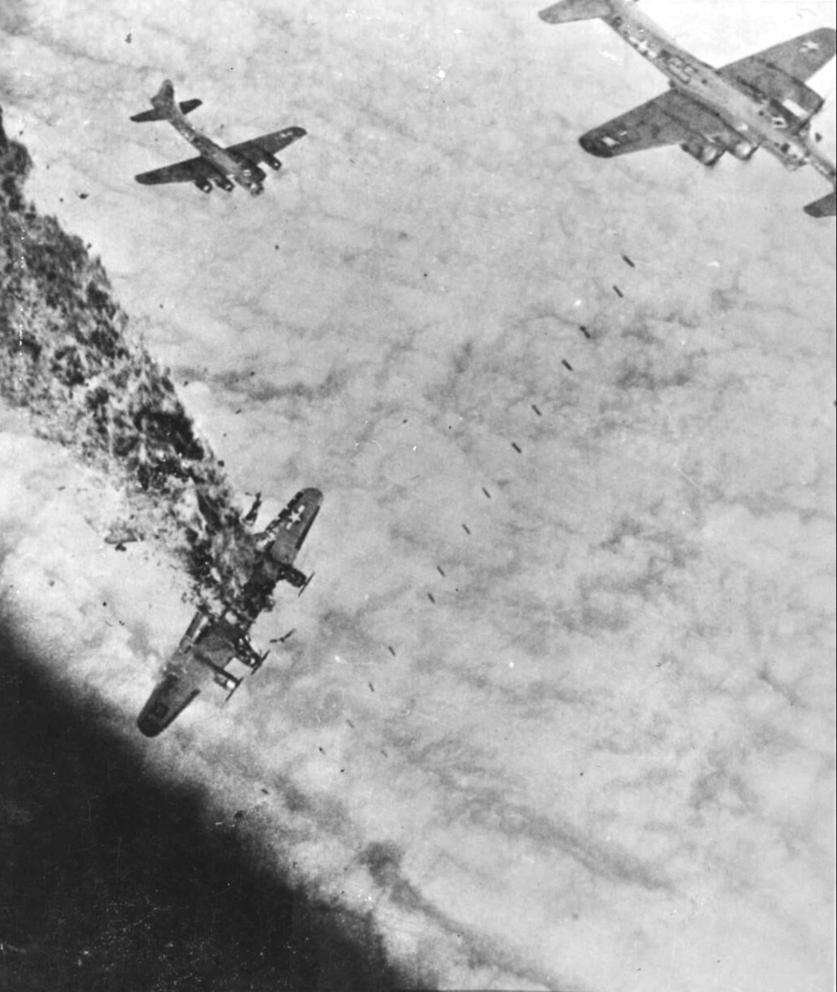 Asisbiz Boeing B-17G Fortress 8AF 486BG834BS 2S Goes Down After A ...