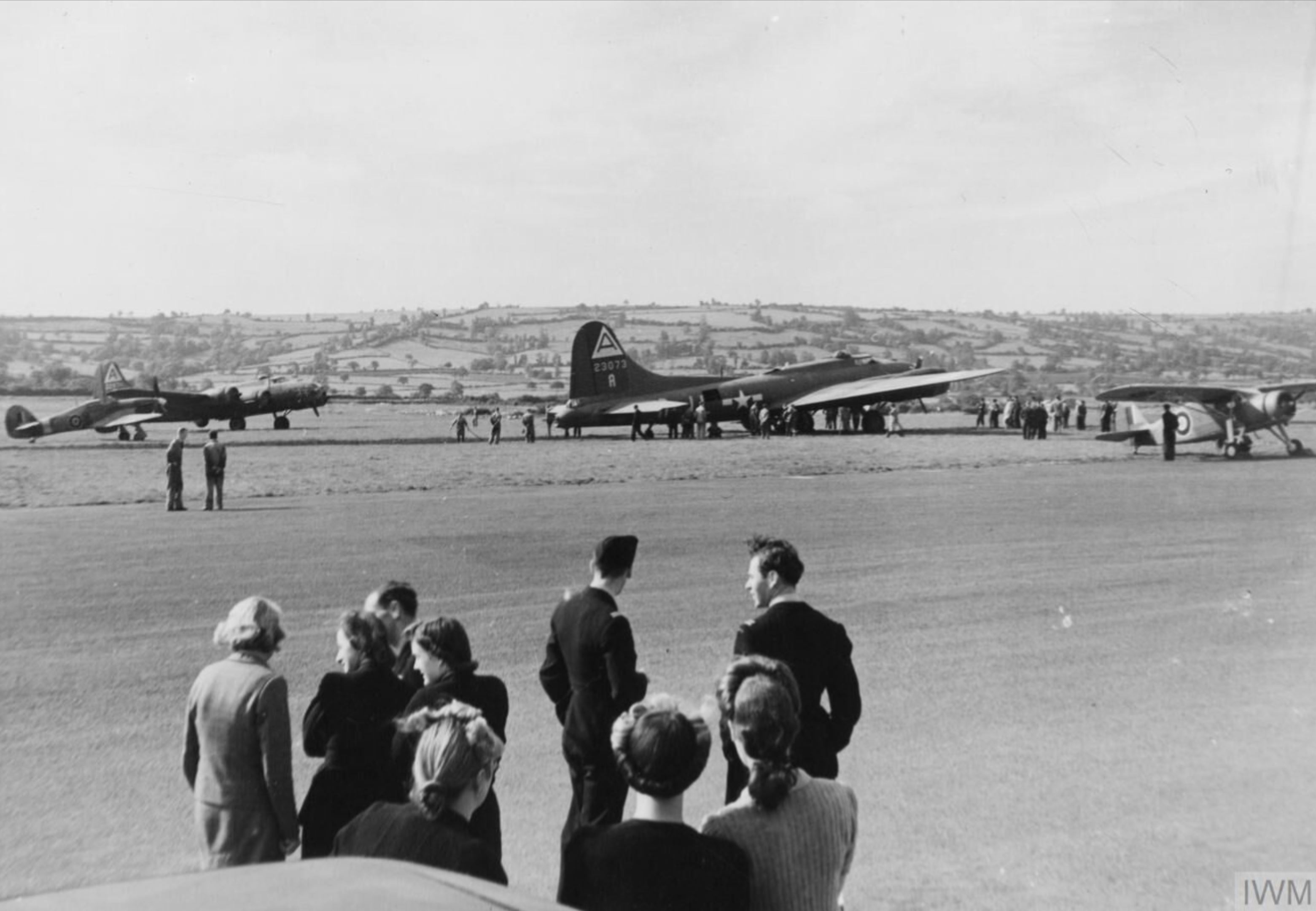 Asisbiz 42 3073 B-17F Fortress 8AF 91BG401BS LLA Lightning Strikes At ...