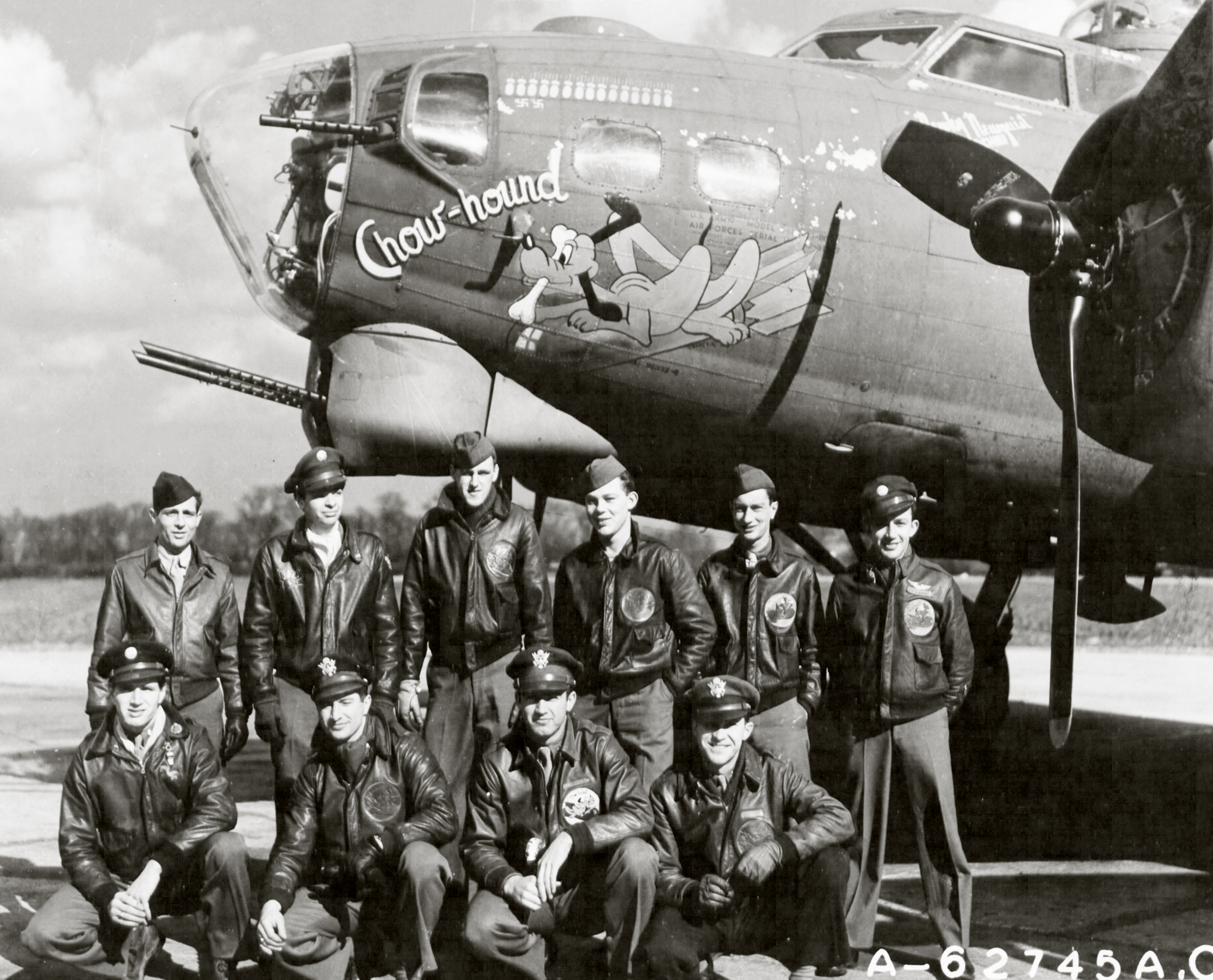 Asisbiz 42 31367 B-17G Fortress 8AF 91BG322BS LGR Chow Hound With Crew ...