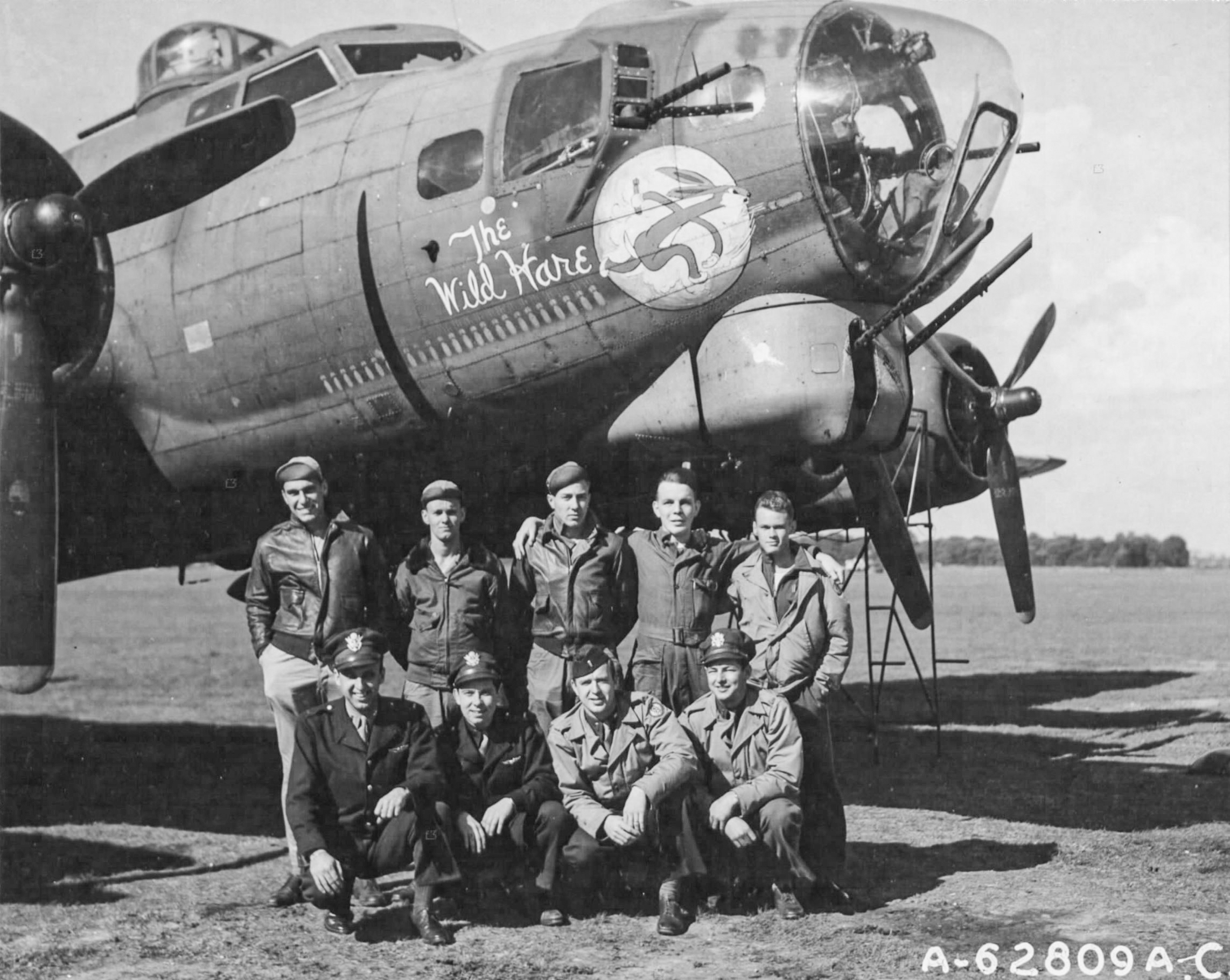 Asisbiz 42 31515 B-17G Fortress 8AF 91BG324BS DFM The Wild Hare with Lt