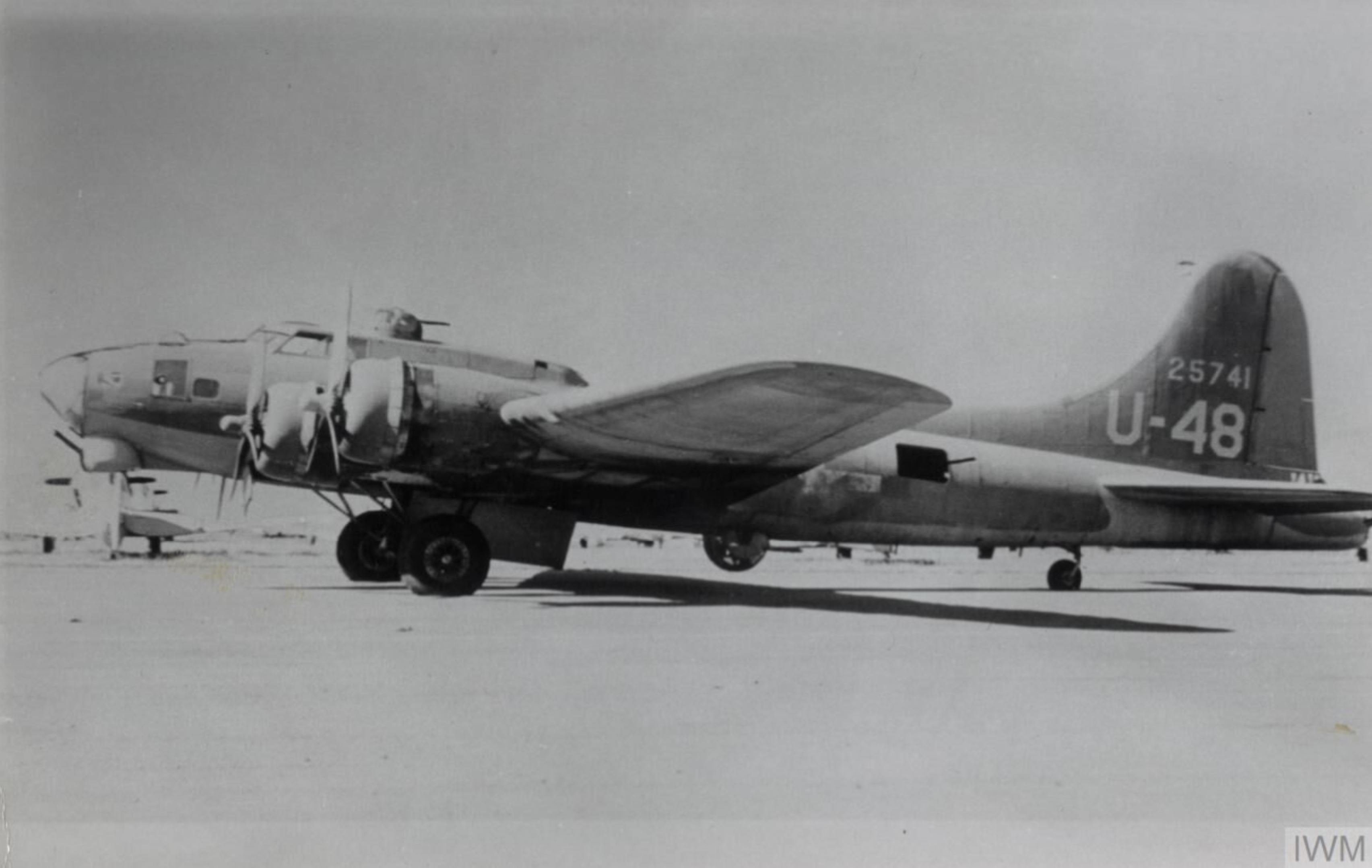 Asisbiz 42 5741 B-17F Fortress US Training Aircraft U 48 Parked At Its ...