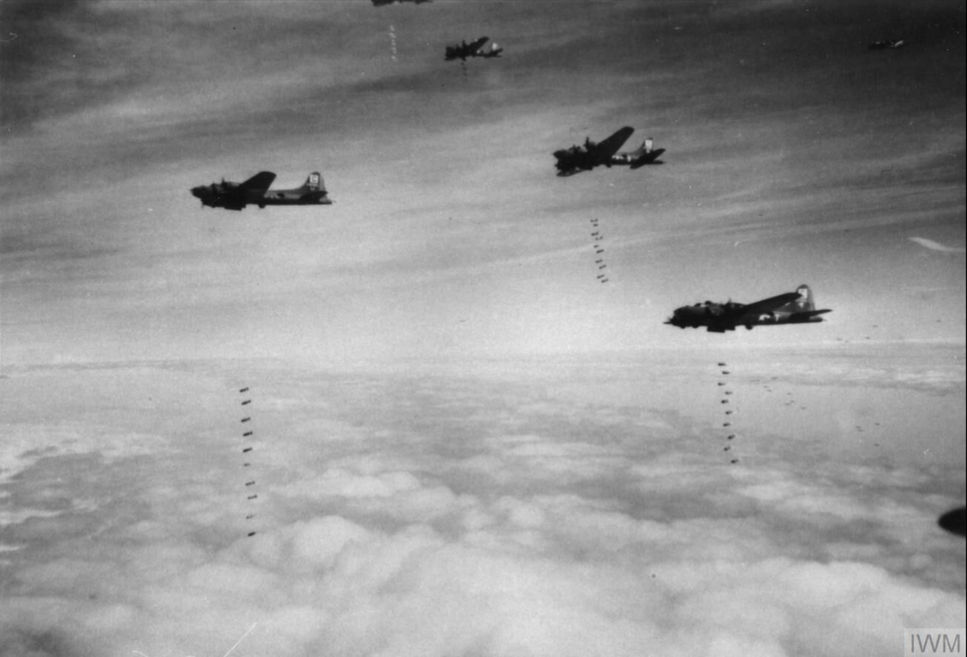 Asisbiz Boeing B-17 Fortresses 8af 96th Bomb Group Over The Drop Zone 