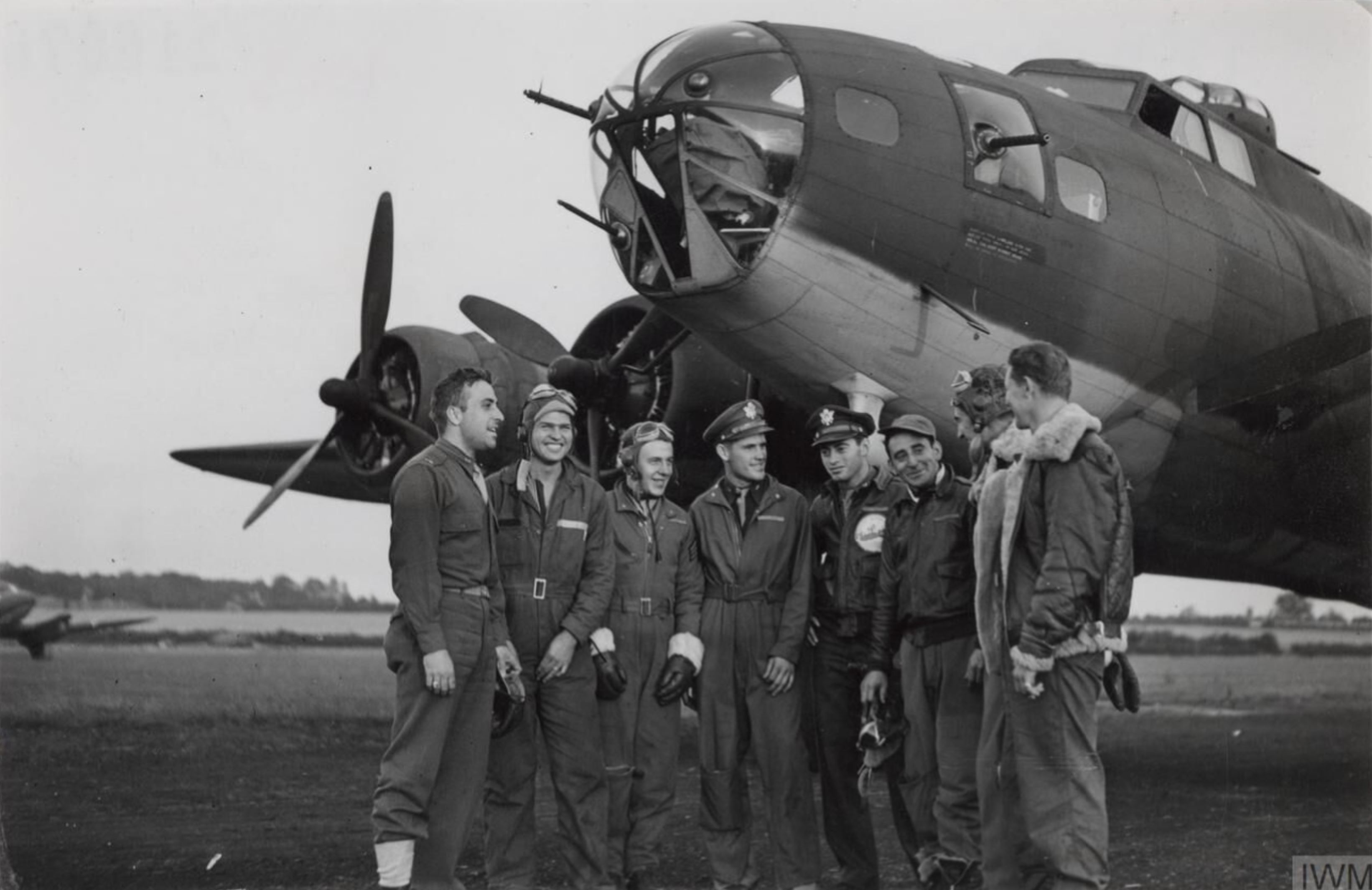 Asisbiz Boeing B-17f Fortress 8af 97bg Crew After A Raid Over Rouen 