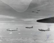 Asisbiz 42 38078 B 17G Fortress 15AF 97BG414BS fly in formation during a mission FRE13978