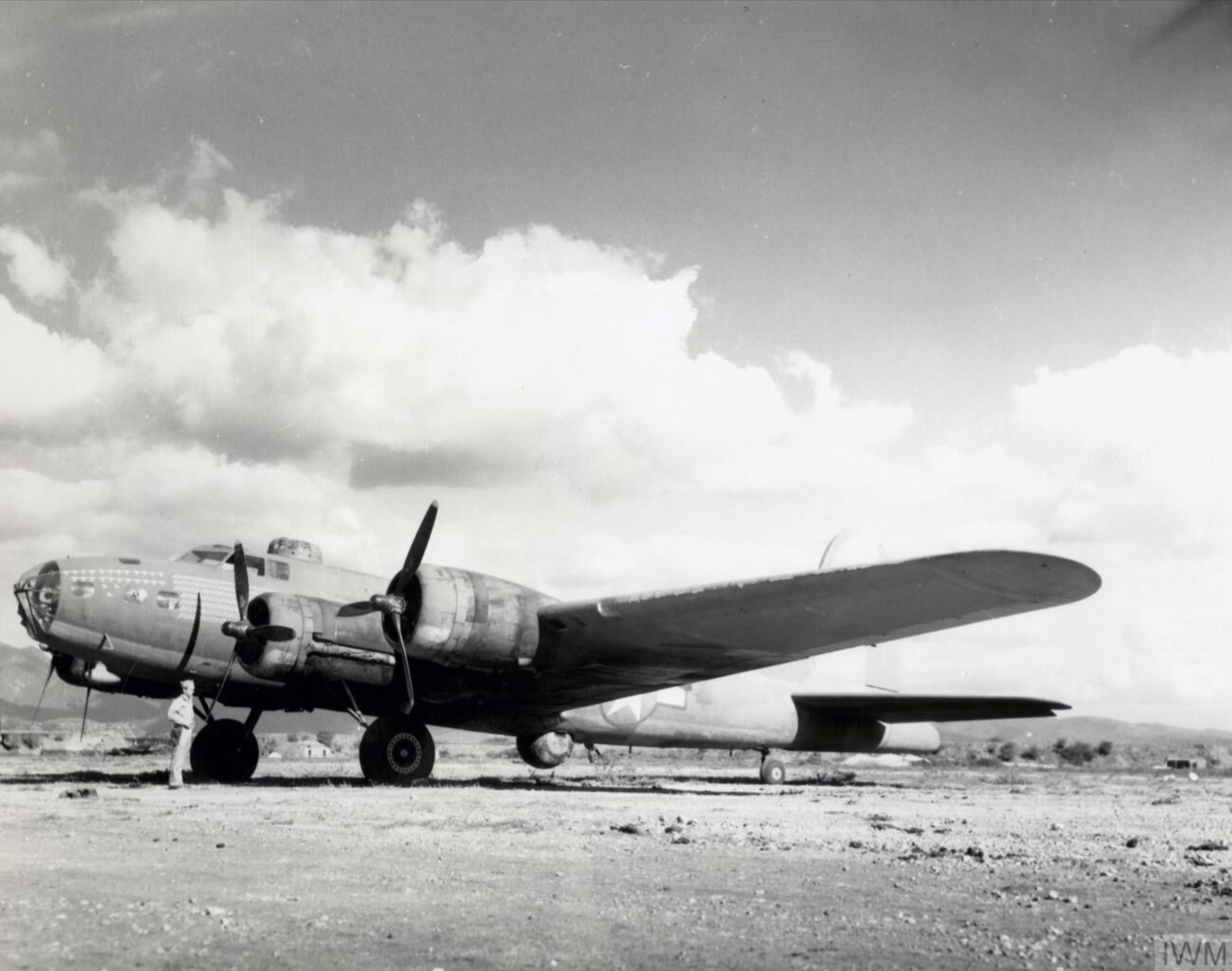 Asisbiz Boeing B-17 Fortress With Over 200 Missions Hickam Awaiting ...