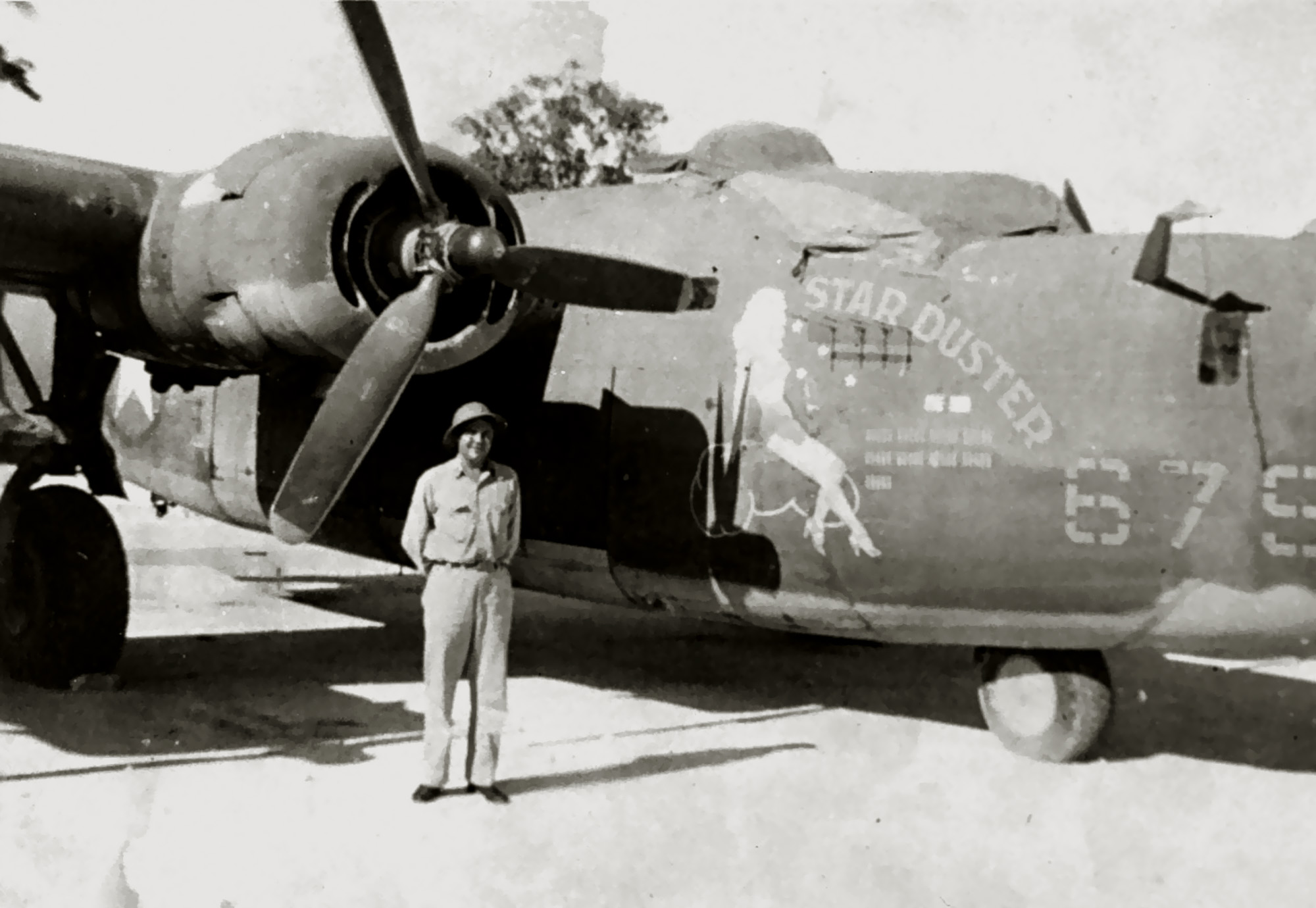 Asisbiz 42 40679 B-24D Liberator 13AF 307BG370BS Starduster Nose Art ...