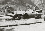 Asisbiz 41 11823 B 24D Liberator 7AF 307B370BS Charlott the Harlot landing mishap at Guadalcanal Oct 1943 01
