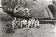 Asisbiz 41 24268 B 24D Liberator 7AF 307BG371BS Wolf Pack nose art left side Guadalcanal 1943 01