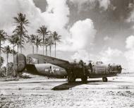 Asisbiz 42 40323 B 24D Liberator 7AF 307BG371BS Frenisi parked Central Pacific 9th Aug 1944 01