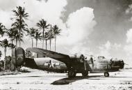 Asisbiz 42 40323 B 24D Liberator 7AF 307BG371BS Frenisi parked Central Pacific 9th Aug 1944 02