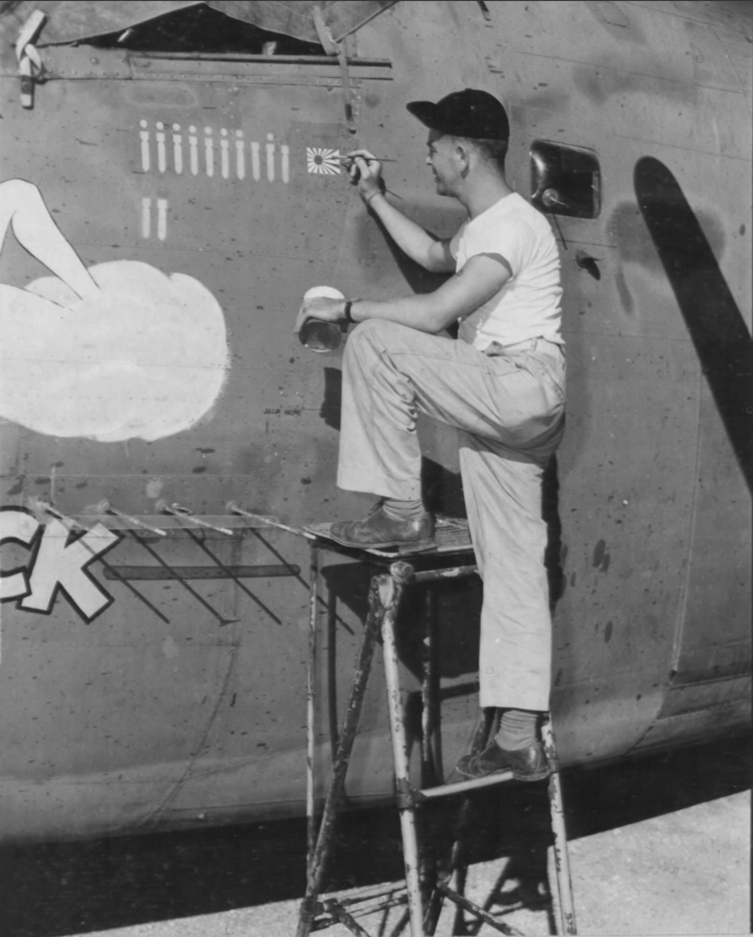 Asisbiz Consolidated B-24 Liberators 7AF at Kwajalein Marshall Islands ...