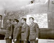 Asisbiz 41 11613 B 24D Liberator 15AF 376BG514BS 71 The Blue Streak with her crew during award ceremony 01