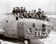 Asisbiz 41 11613 B 24D Liberator 15AF 376BG514BS 71 The Blue Streak with her crew during award ceremony 02