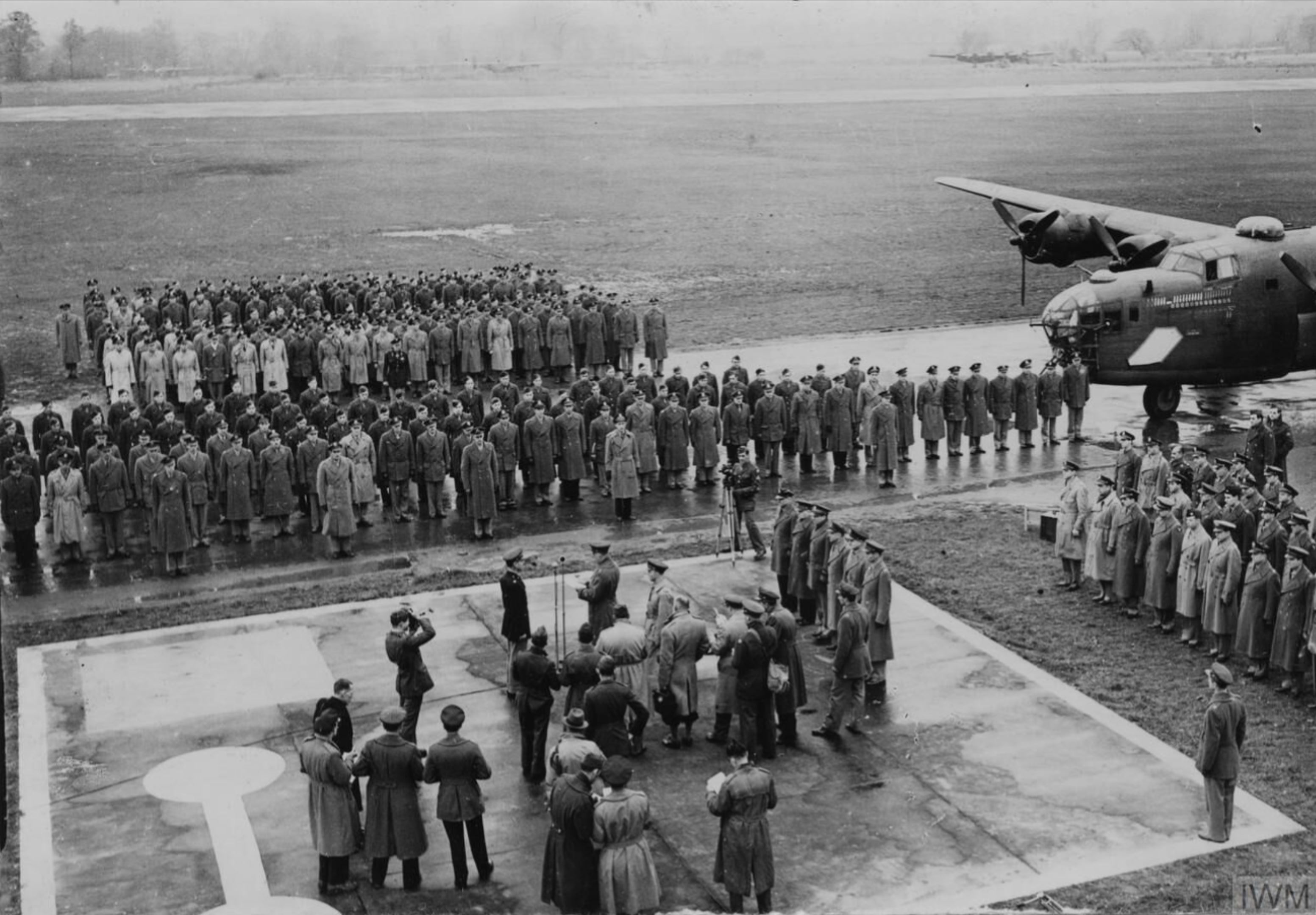 Asisbiz Aircrew USAAF 44BG Gen Devers Decorates Col Leon W Johnson ...