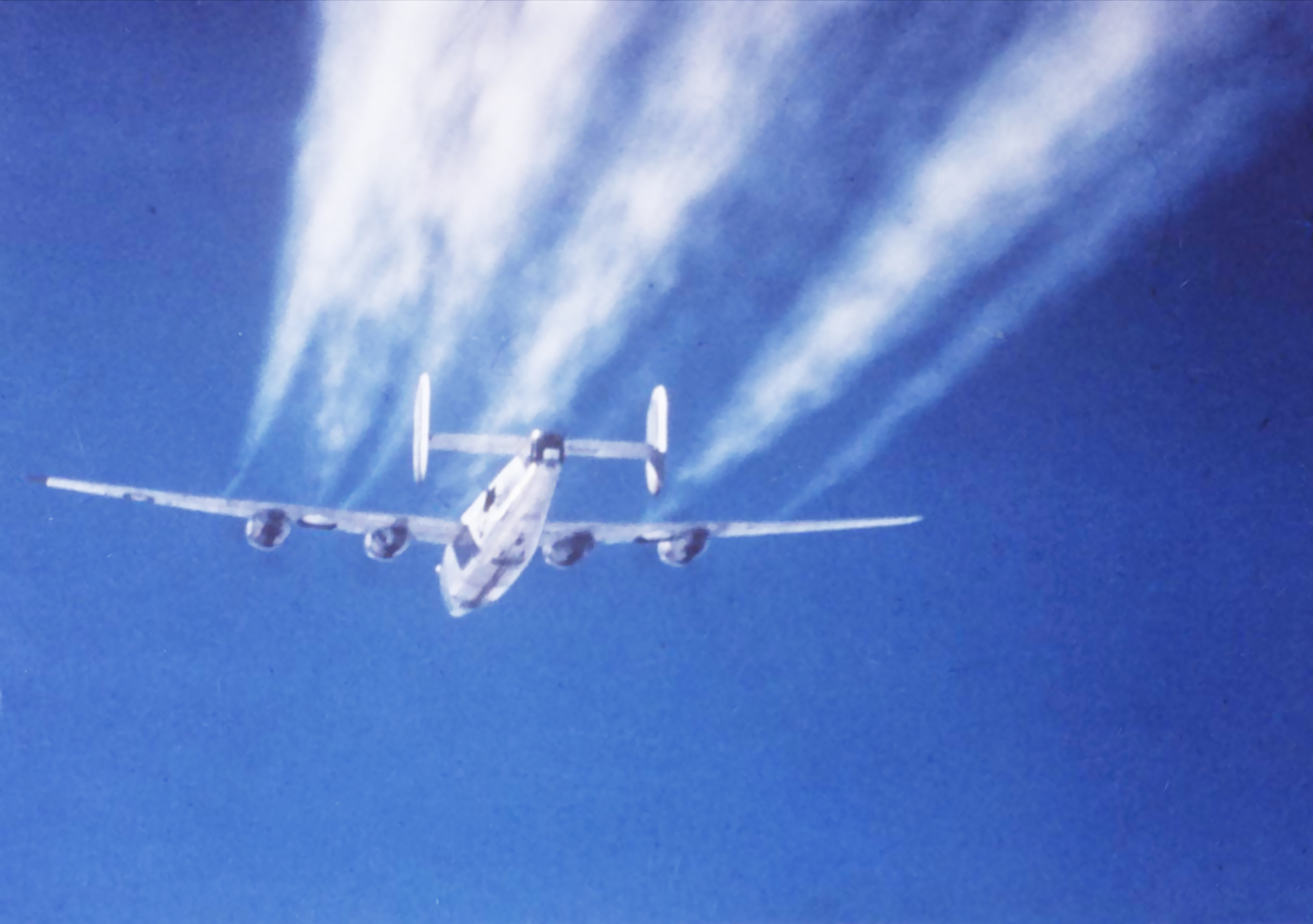 Asisbiz Consolidated B-24 Liberator 8AF 44BG Leaves Contrails During A ...