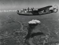 Asisbiz 42 78471 B 24G Liberator 15AF 451BG724BS 24 Fertle Myrtle over Budapest Hungary Oct 1944 FRE14017