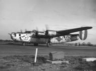 Asisbiz 44 40475 B 24J Liberator 8AF 458BG754BS Z5E The Shack preparing for take off England 24th Feb 1945 NA115