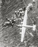 Asisbiz Consolidated B 24 Liberator 15AF 460BG5 over Graz Neudorf Austria 16th Oct 1944 01