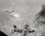 Asisbiz 42 52456 B 24 Liberators 15AF 465BG782BS A Memomies over Ferrara Italy 5th Jun 1944 01