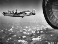 Asisbiz 42 78218 B 24G Liberator 15AF 465BG782BS D oil storage tanks near Giurgio Rumania 23rd Jun 1944 01T