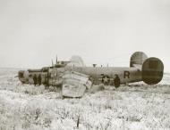 Asisbiz 44 41142 B 24J Liberator 15AF 465BG780BS landed during fog damaged at Poltava Russia 4th Jan 1945 01