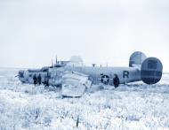 Asisbiz 44 41142 B 24J Liberator 15AF 465BG780BS landed during fog damaged at Poltava Russia 4th Jan 1945 NA377