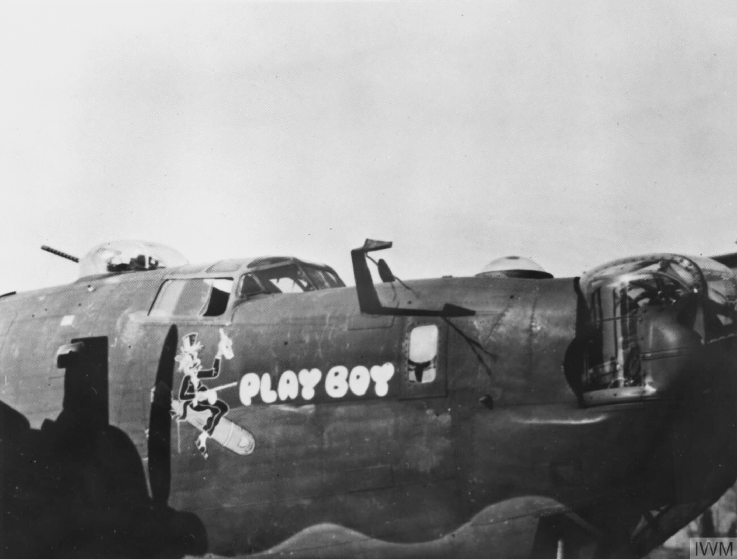 Asisbiz 41 29399 B-24H Liberator 8AF 466BG784BS T9L Play Boy nose art ...