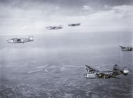 Asisbiz 44 49582 B 24L Liberator 8AF 466BG784BS T9O Fran a Pathfinder leading 2UN+ FRE1940