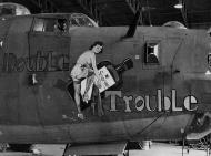 Asisbiz 41 29385 B 24H Liberator 8AF 467BG791BS 4ZH Double Trouble nose art right side England 01