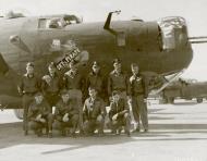 Asisbiz 42 94823 B 24H Liberator 8AF 490BG848BS 7WI Sky Pirate with crew nose art right side 01