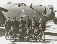 Asisbiz 42 94884 B 24H Liberator 8AF 490BG848BS 7WE Lizzy Belle with crew and nose art right side England 1944 01