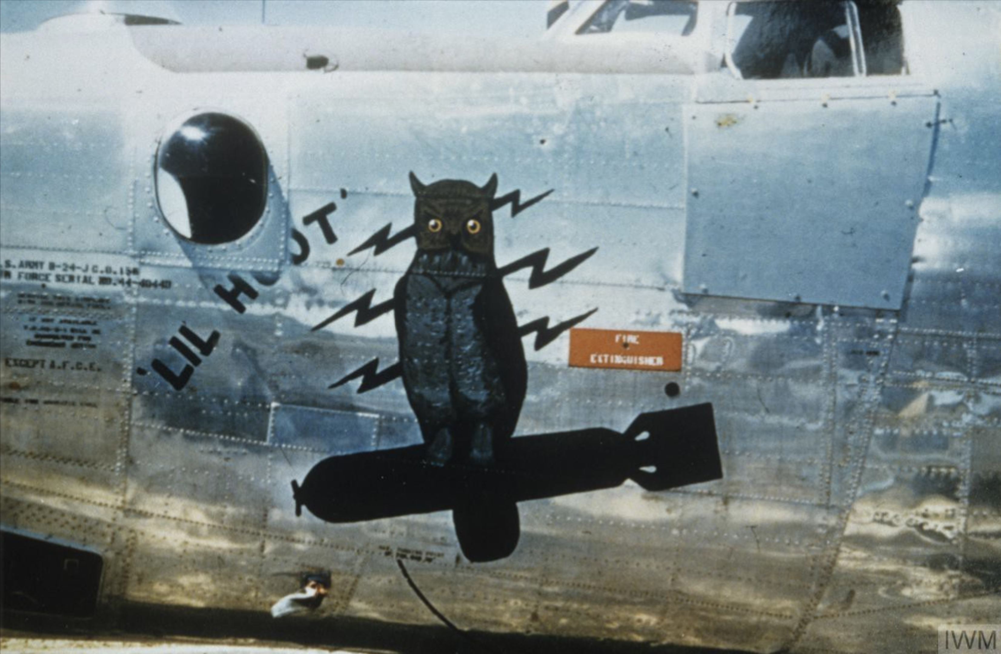 Asisbiz 44 40440 B-24J Liberator 8AF 493BG860BS Lil Hoot nose art FRE6897