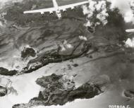 Asisbiz 44 40559 B 24J Liberator 7AF 494BG864BS 559 bomb Arakebesan Island in the Carolines 25th Nov 1944 01