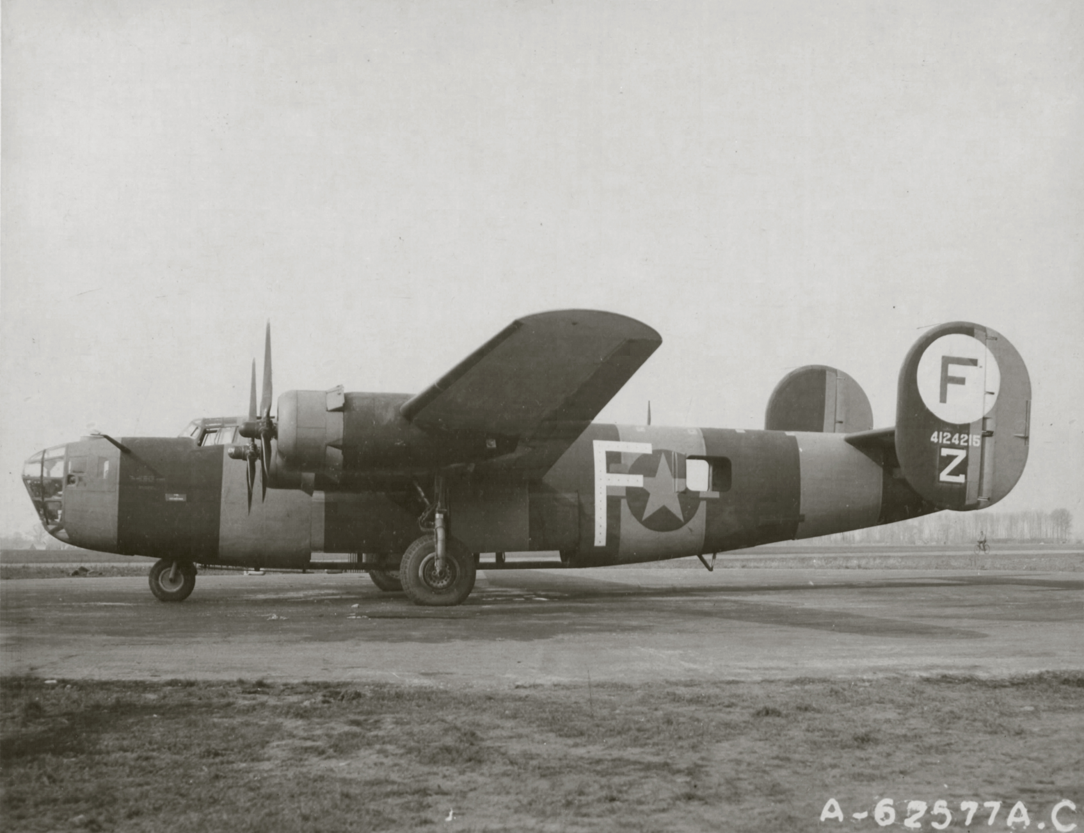 Asisbiz 41 24215 B-24D Liberator 8AF 93BG409BS YMZ Lucky Gordon ...