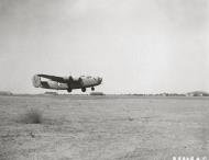 Asisbiz 42 40322 B 24D Liberator 9AF 98BG415BS K Cornhusker landing in North Africa Jun 1943 01