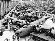 Asisbiz Consolidated B 24D Liberators under production in the Fort Worth assembly plant USA 1942 01