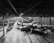 Asisbiz Consolidated B 24J Liberators under construction at the Consolidated Vultee plant in San Diego CA 1944 01