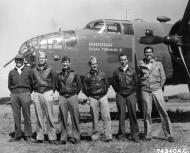 Asisbiz B 25 Mitchell 10AF 341BG11BS Texas Tornado with her crew China 2nd Feb 1943 01