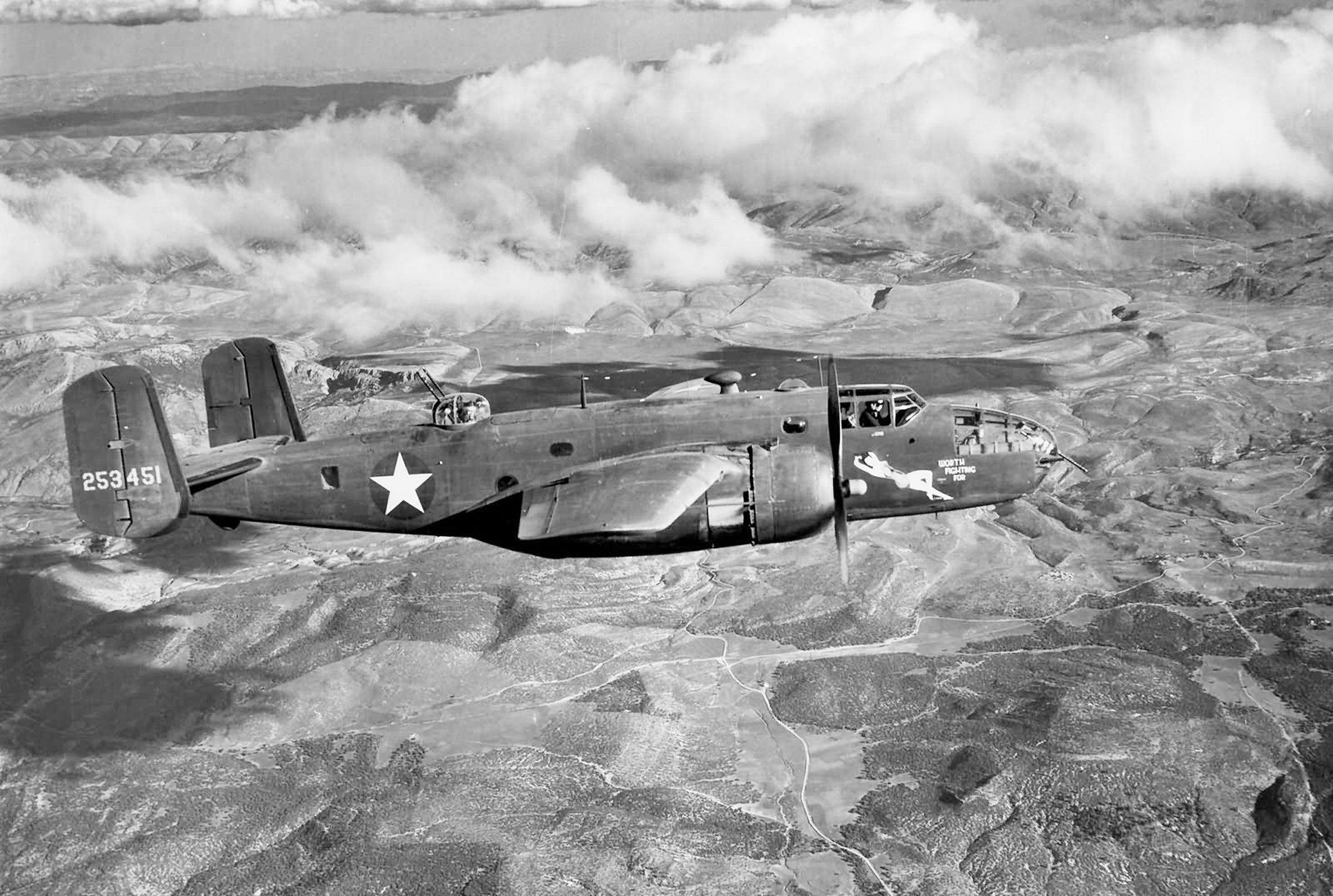 Бомбардировщик 1945. Самолет b 25 Митчелл. В-25 Митчелл бомбардировщик. Б-25 бомбардировщик. B-25c Mitchell.