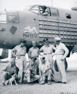 Asisbiz 41 13201 B 25C Mitchell 12AF 321BG445BS Poopsie with her crew after 50 missions North Africa 1943 NA1266