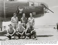 Asisbiz B 25 Mitchell 12AF 310BG380BS Wolf Pack with her crew and nose art right side North Africa 19th June 1943 01