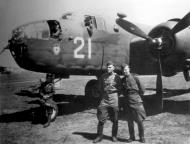 Asisbiz B 25 Mitchell 15GBAP 14GBAD White 21 with crew at Uman airfield Russia 1943 01