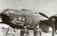 Asisbiz B 25D Mitchell 13GAP then 229GBAP 14GBAP 19 with crew in Uman airfield Russia 1944 04